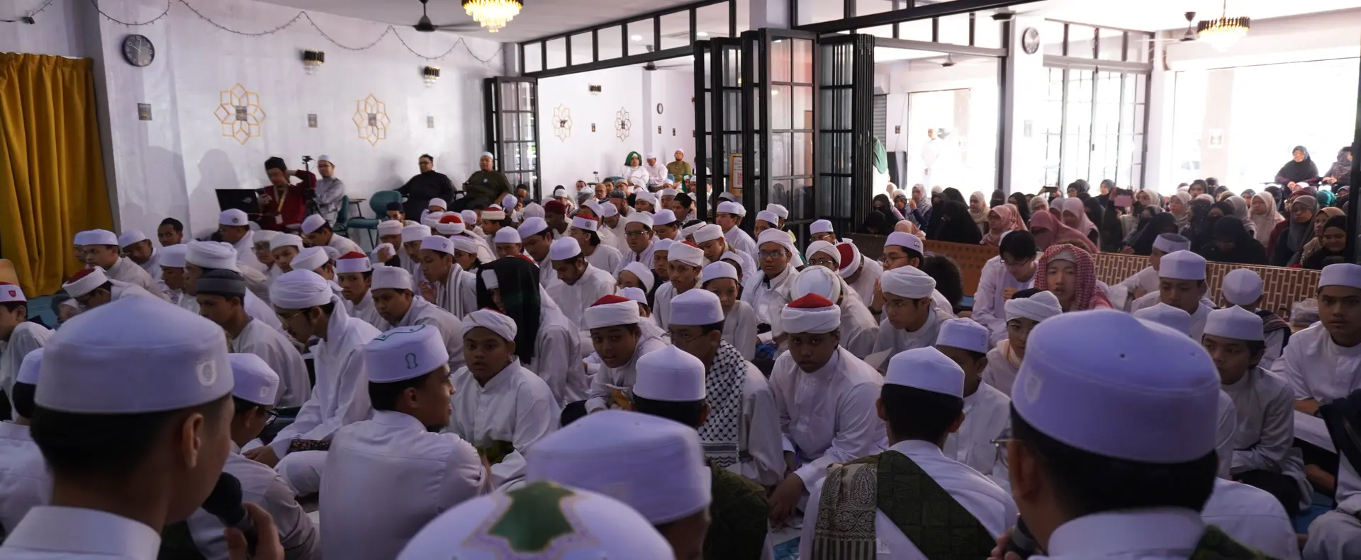 Perarakan Mawlidurrasul bersama pelajar Baitussaadah